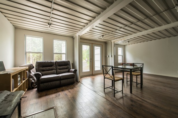 Joseph-Dupuis-kontenerhaz-3